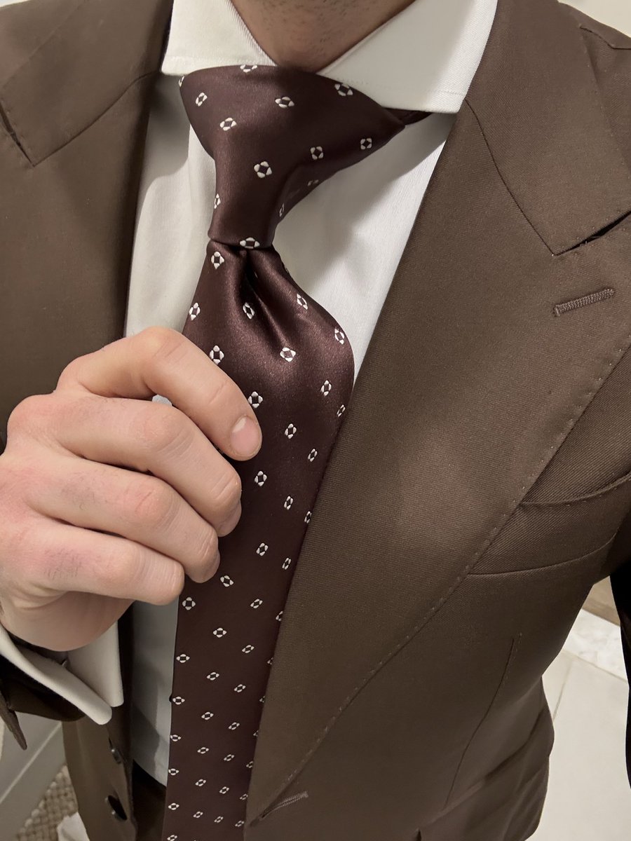 suit boy tweet media