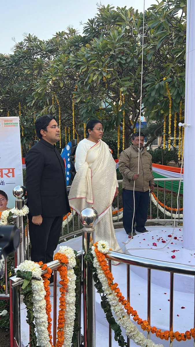 आगरा : गणतंत्र दिवस पर महापौर, नगर आयुक्त ने फहराया तिरंगा

➡ डॉ अंबेडकर, महर्षि वाल्मीकि की प्रतिमाओं पर माल्यार्पण
➡ स्वच्छता में सहयोग के लिए नगर आयुक्त ने की अपील

#Agra #RepublicDay #FlagHoisting