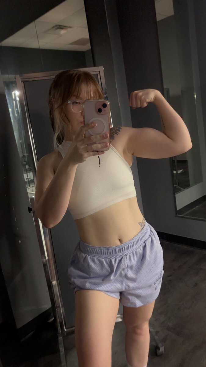 Sidoneee ✨muscle mommy✨ tweet media