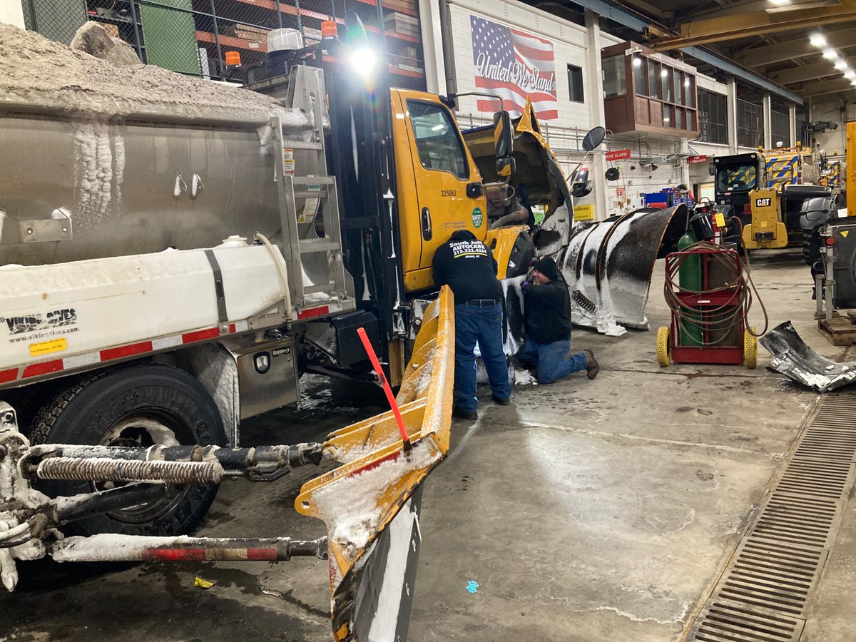 NYSDOTWatertown's tweet photo. Our dedicated mechanics continue to repair and keep our plow trucks rolling no matter what time of day or night it is. It takes a total team when Mother Nature decides to show up!
#OneDOT https://t.co/aGYs8tV78u