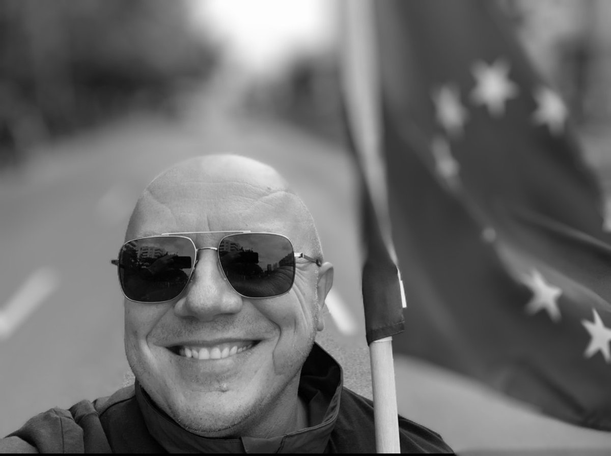 agent25krk's tweet photo. Mijają dwa lata, odkąd Cię nie ma, a ja wciąż łapię się na tym, że chcę do Ciebie napisać lub zadzwonić. Brakuje Twojego śmiechu i rozmów do późna.... 😪 https://t.co/odHqAgMl9J