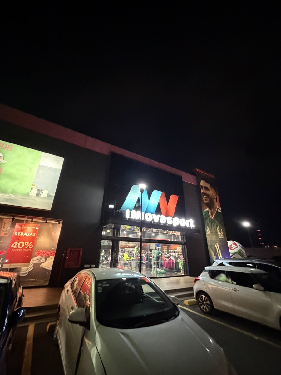 MaximilCardenas's tweet photo. Sin bolsa de de papel ni de plástico en @inovasport605 para los clientes. @Profeco https://t.co/RRllM5Kyxr