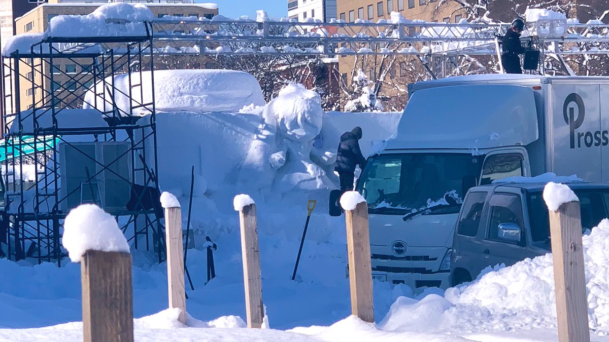 パティスリーちゃん鋭意せいさくちう。顔の輪郭くらいは見えるかな 雪