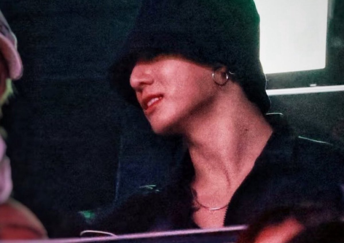 _samless's tweet image. Gorgeous man