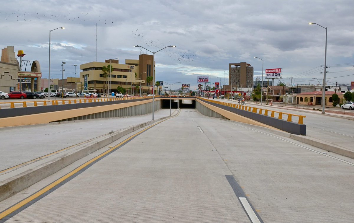 En Hermosillo <a href="/tonoastiazaran/">Antonio Astiazarán</a> imparable.

Inauguró paso a desnivel con inversión 100% municipal, 4.5 m de altura, 190 m de longitud, movilidad para miles de familias y sin deuda.

Y el gobierno de Morena con Lamarque en Obregón no se puede quedar atrás… de seguro mañana inaugura