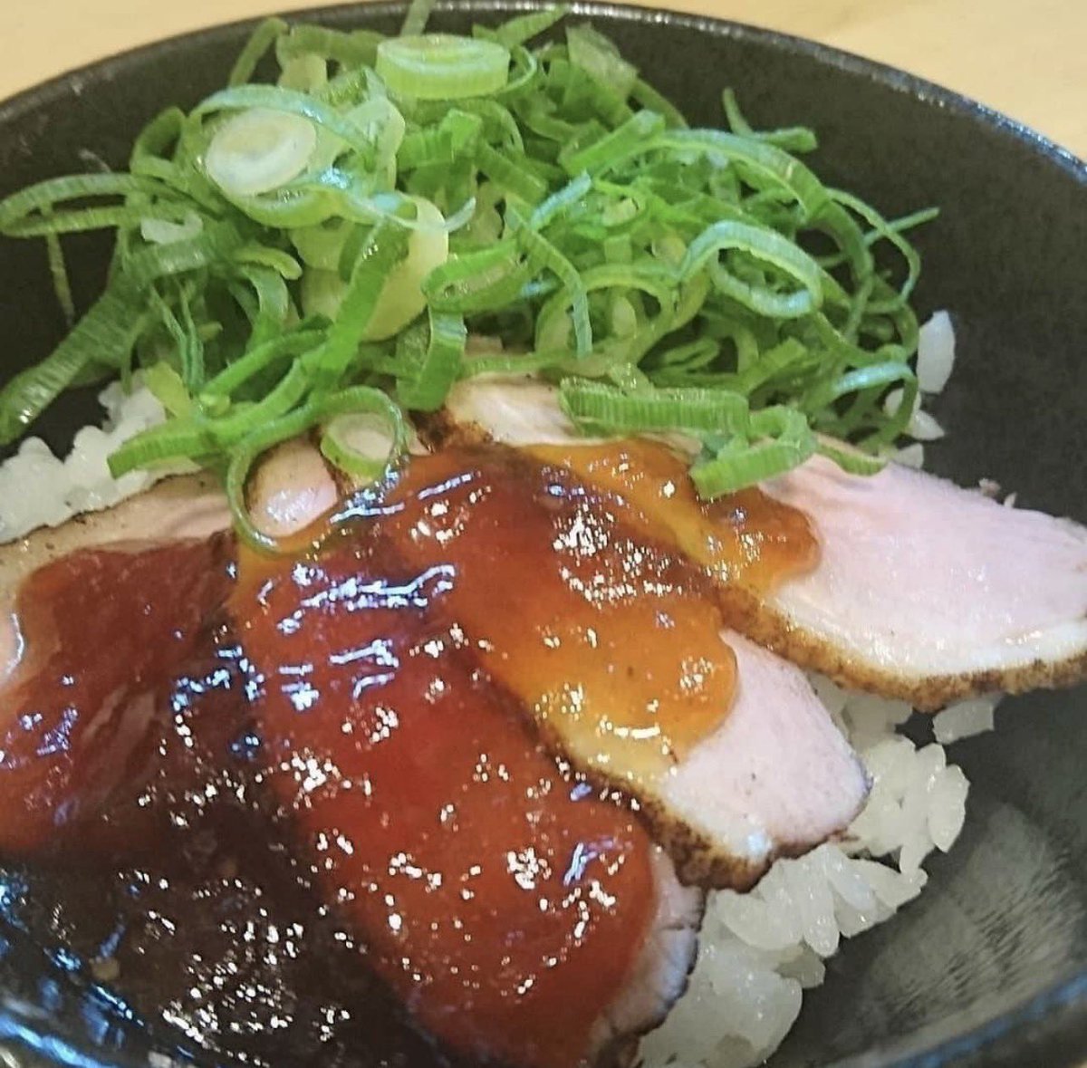 GINGINGIN001's tweet image. 🍜26日の限定商品です🍜

本日も11:00〜22:30（LO22:00）営業です

新作✨
⭕️シラチャーそば

⭕️チーズリゾット

今や希少価値
⭕️烏賊肝そば

⭕️チーズリゾット

ネギ背負います
⭕️鴨そば

⭕️鴨丼

自分へのご褒美
⭕️大葉ジェノベーゼ限定和え玉