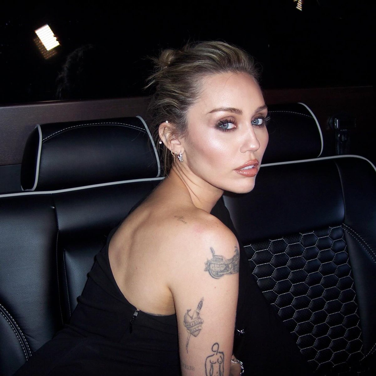 Smiley Miley tweet media