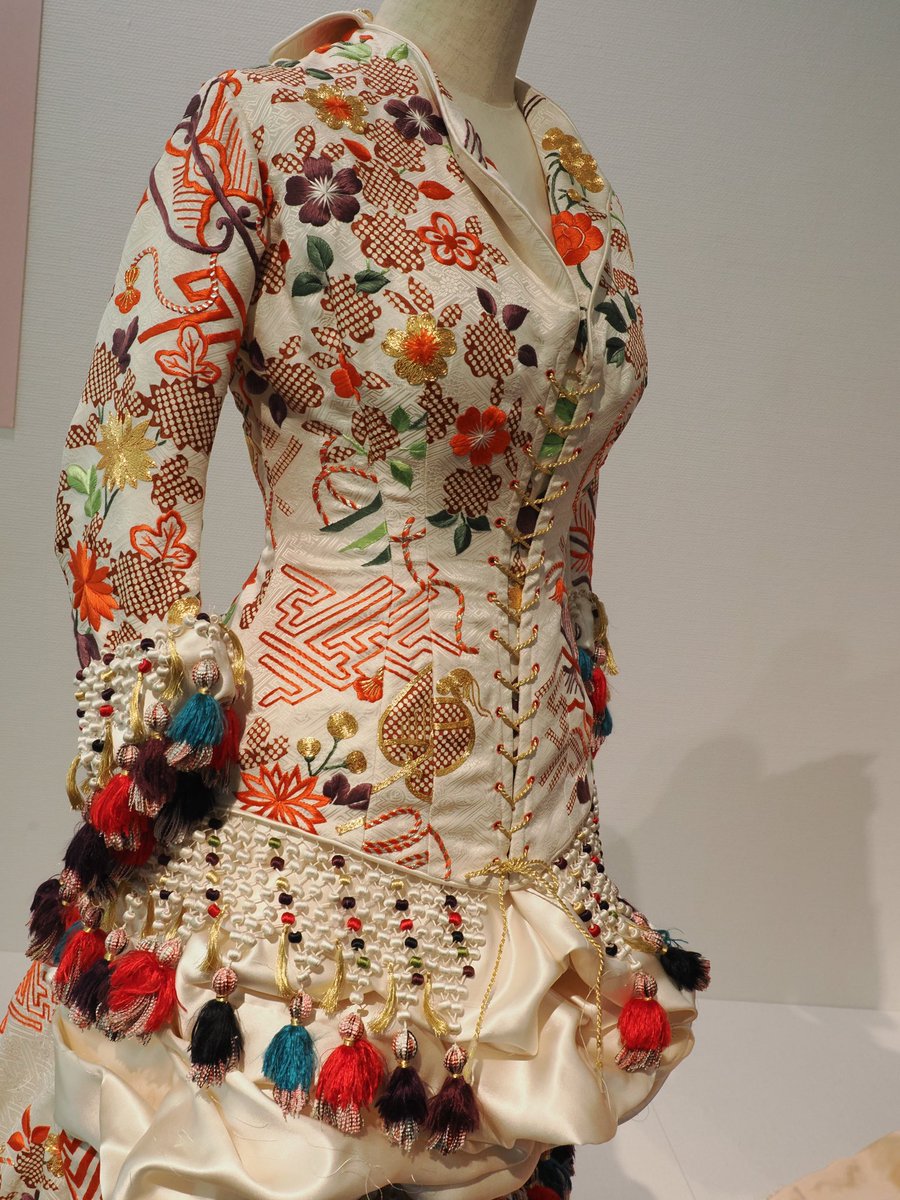 大妻女子大学博物館のお姫様の装い展に。鹿鳴館の華と呼ばれた佐賀藩