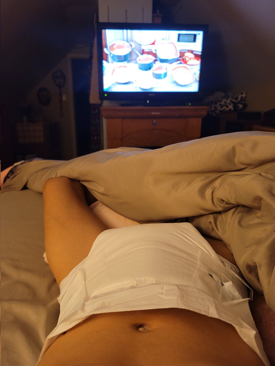 drpradacter's tweet image. For such a freezing cold night, hope y'all have the same idea. Nice and toasty upstairs watching the pre game, superbowl