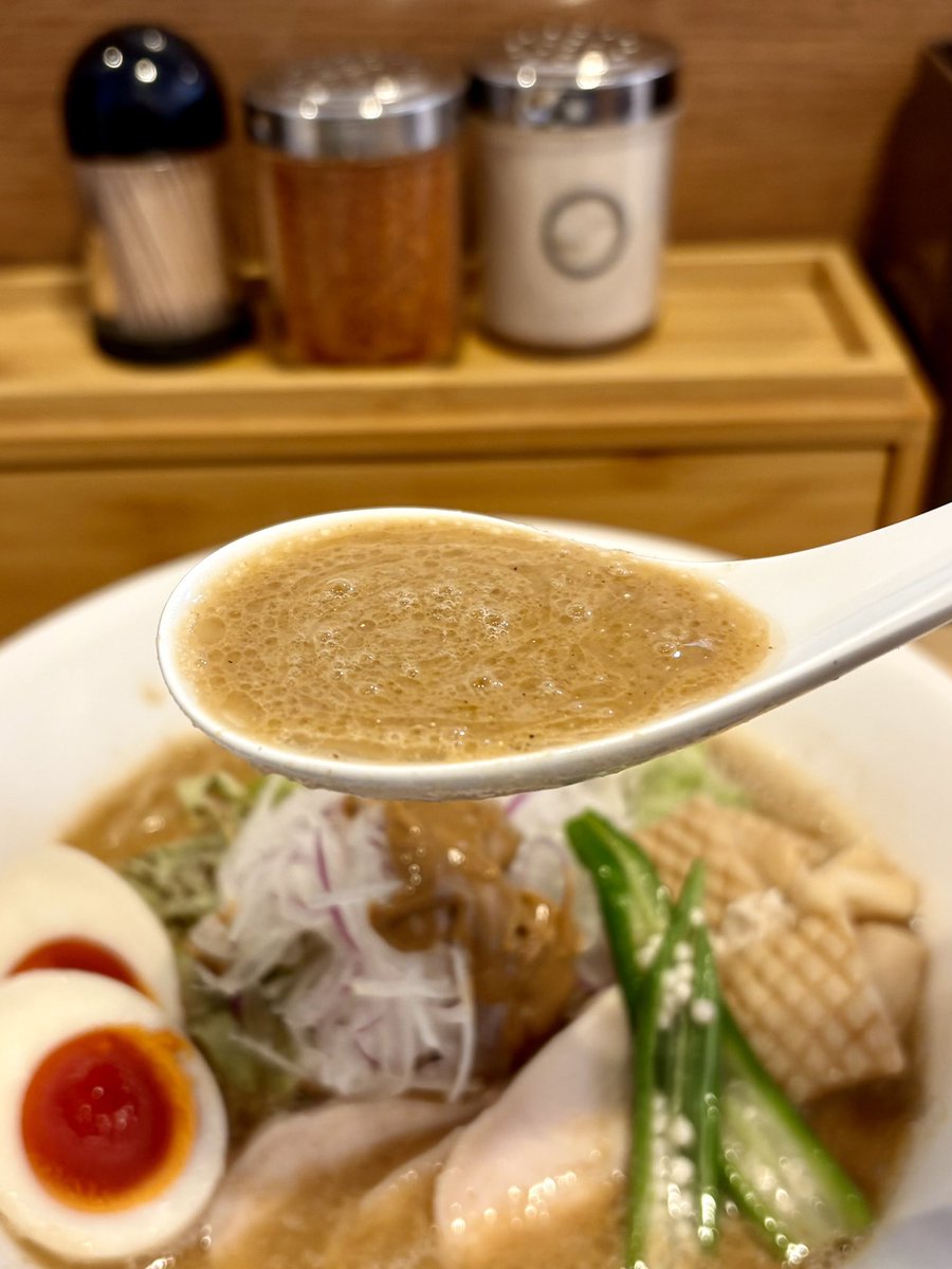 runnerDaibar's tweet image. 麺屋Mさん

本日（1/26）も豪華限定3品‼️

　アジアン新作のシラチャーそば⭐️
　久しぶりの烏賊肝そば🦑
　安定の美味さの鴨そば🦆

どれも美味そうです💕
先日に頂いた烏賊肝そば（味玉TP）、肝好きにはたまらない一杯でした😋🦑

＃麺屋M