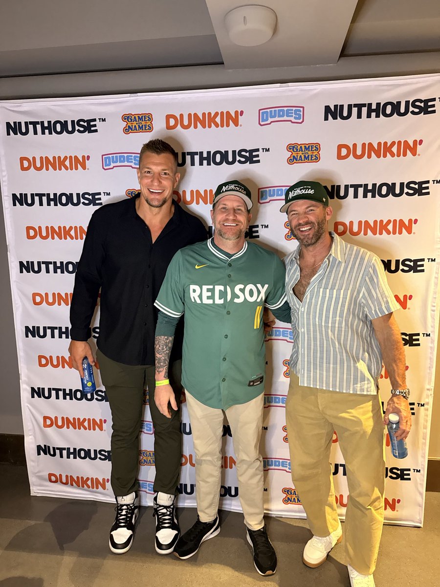 TheDennisKelly's tweet photo. So @Patriots @iamcardib anyway I can get a ticket at face value? I can’t afford these bloated costs 😆😆. For real though? @Edelman11 @RobGronkowski https://t.co/XMPGjanlaA