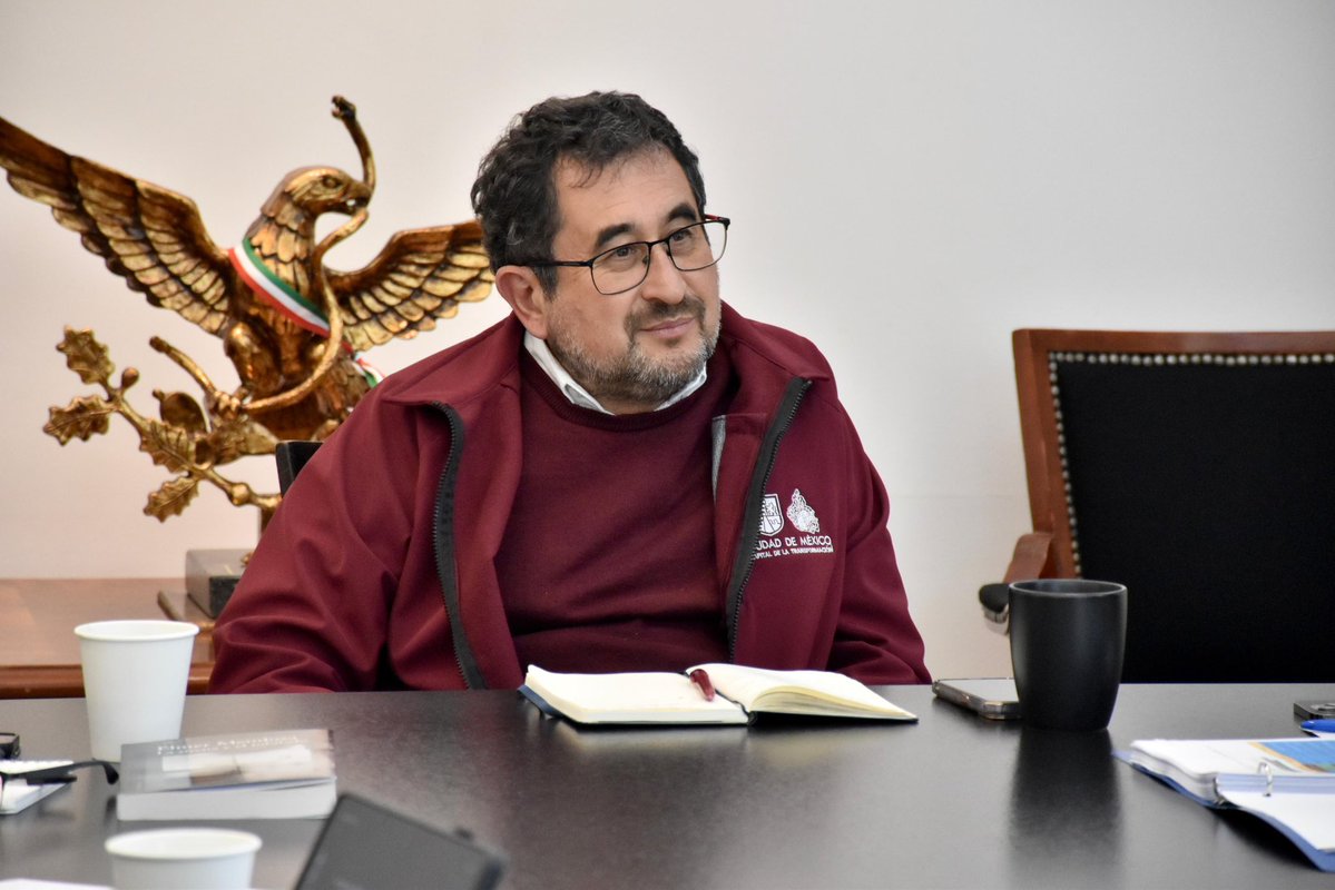 pasotti's tweet image. Al intolerante de @craviotocesar no le gustó que activistas y animalistas protestaran hoy en el Zócalo exigiendo el regreso de los perros al #RefugioFranciscano, como buen facho que es, quiere que la sociedad civil organizada esté calladita y sin cuestionar al poder.

Pobrecito.