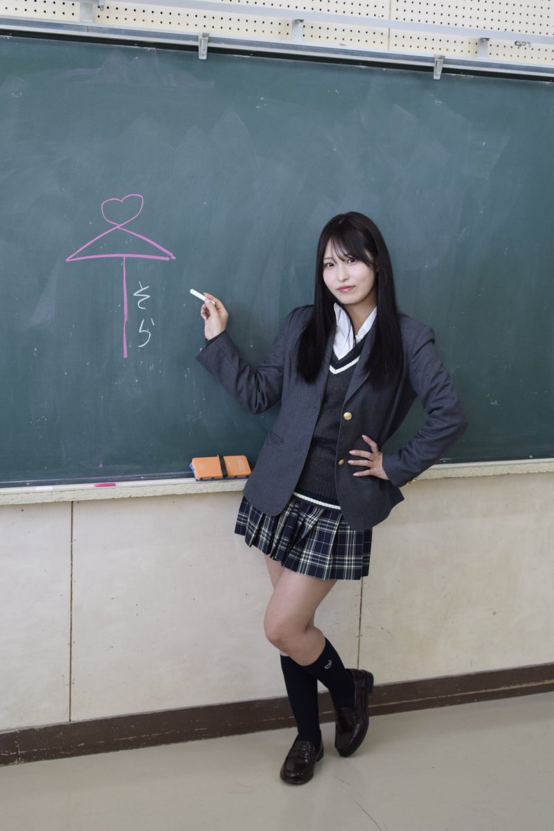 そら☪ページです♡ 制服姿の空ちゃんPart2 制服姿だけど見た目が完全にそら先生だった