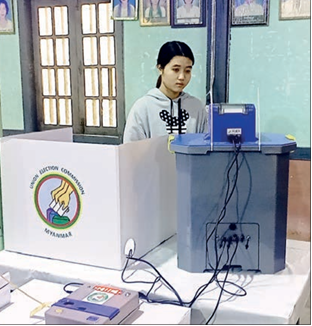 Freelancejou333's tweet photo. Voters cast ballots peacefully and freely in election phase III #MyanmarFactCheck #WhatsHappeningInMyanmar #grofor https://t.co/g4gJ2Th7MH