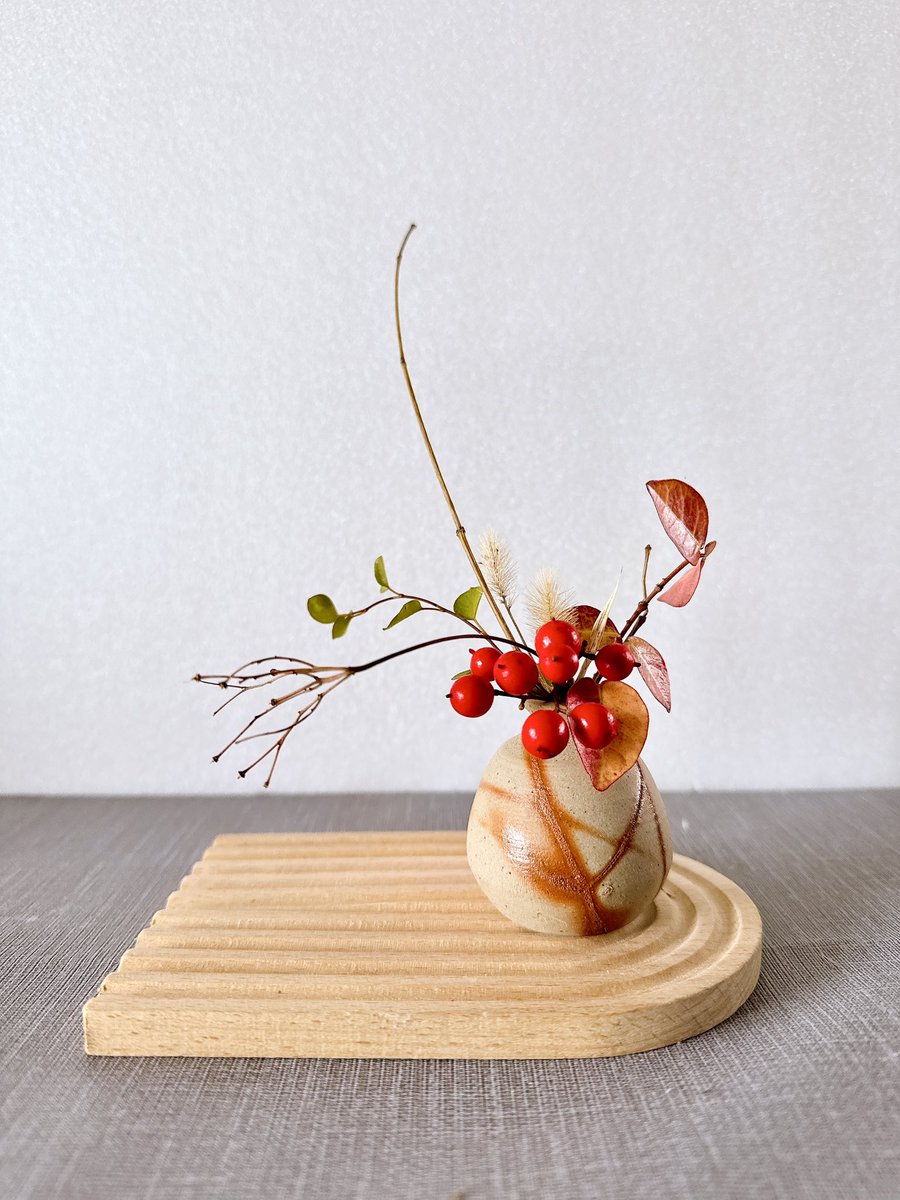 庭に生えてた雑草や木の枝や南天の実をテキトーに見繕って 買った