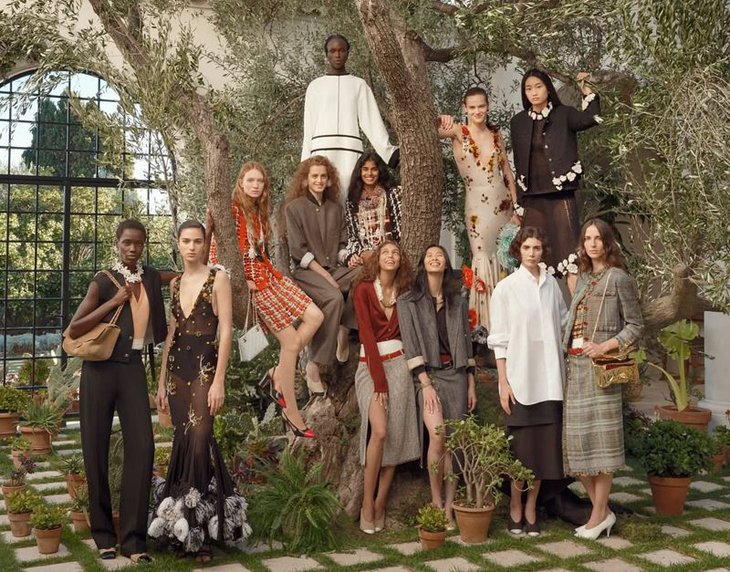 thiago_malva's tweet photo. Waleska Gorczevski estrela campanha da Chanel no auge de sua reinvenção. https://t.co/6jSz3ouMHN https://t.co/3TTBJ1xI0Y