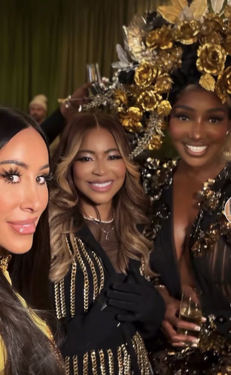 Mary_CosbyFan's tweet image. My two favorite housewives have finally met!! The OG of the ATL, Nene!!! The OG of the SLC, Mary Cosby! The holy trinity was spotted #RHOA #RHUGT #RHOSLC