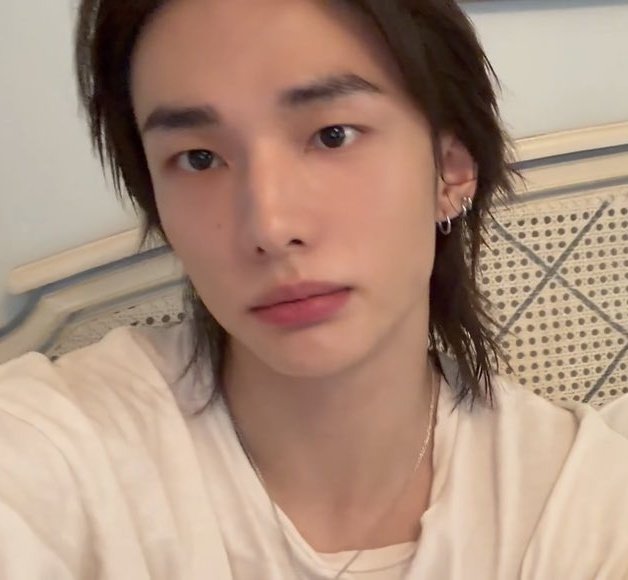 아니 내 트윗 유심히 보다가 느꼈는데 지금 내 인장이랑 이 아기말랑얼굴 너무 똑같이 생긴거같아,,,,🥹 어덯게 사람 얼굴이 이렇게까지 족젭