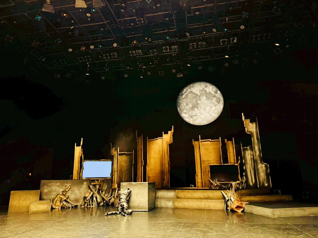 伊藤えん魔プロデュース
『マシンオイル』
終演致しました😌
千秋楽を誰一人欠けることなく
みんなで迎えれることができてとても胸が熱くなりました
本当にありがとうございました✨
30年たっても103年たっても
月はずっと見守ってくれてました
伊丹AI•HALL
ありがとうございました😌

#マシンオイル