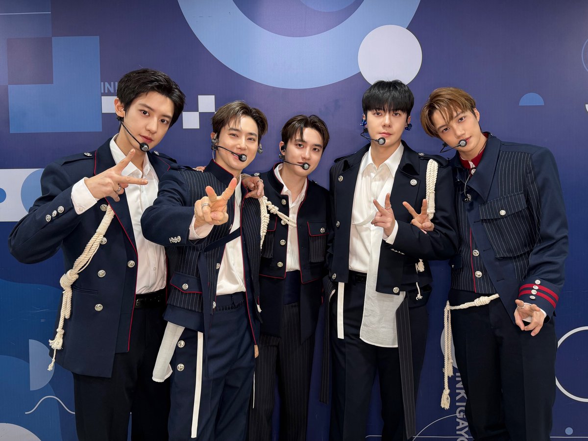 weareoneEXO's tweet image. #인기가요 EXO-L 오래오래 사랑하자🫶

#EXO #엑소 #weareoneEXO 
#Crown #EXO_Crown
#REVERXE