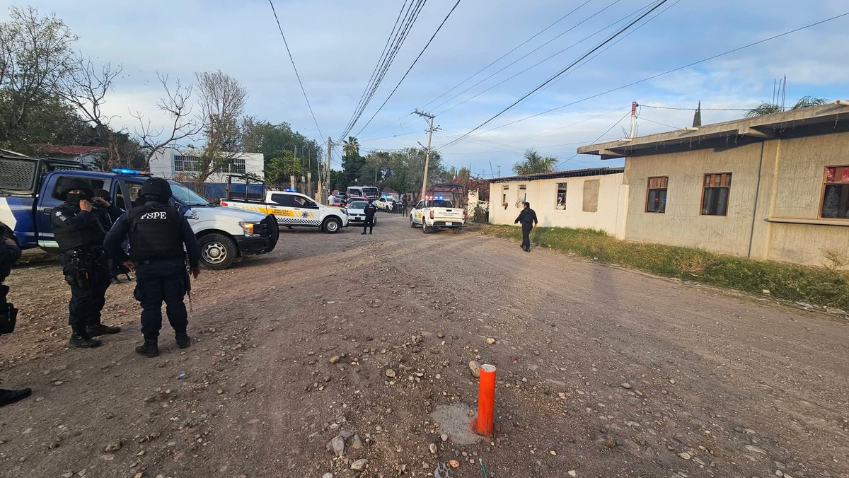 🚨 El horror

11 personas asesinadas en campo de futbol en Salamanca, Guanajuato