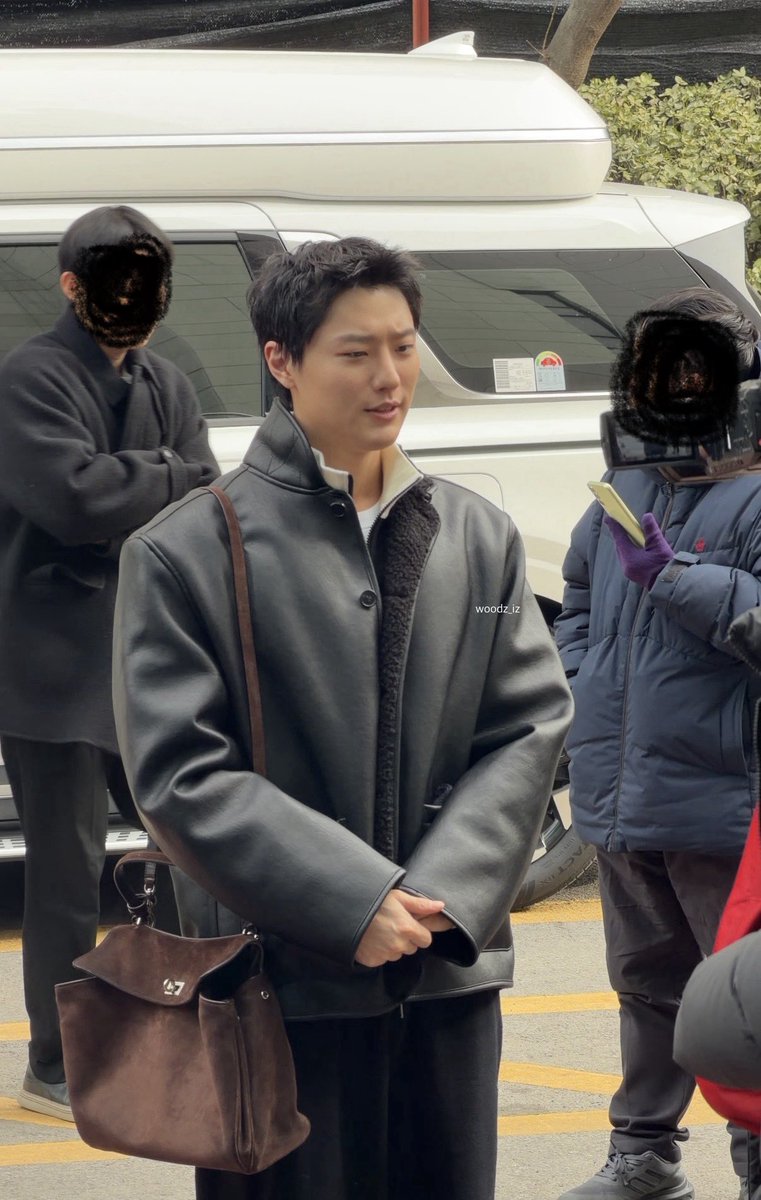 260126 불명 출근 #WOODZ #우즈 #조승연 

승연이 가방 열렸게 닫혔게 풉