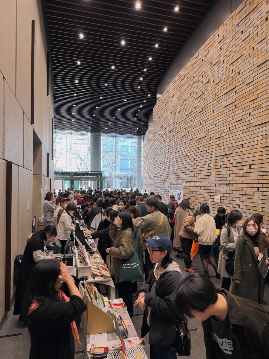 【活版TOKYO2026レポート】
約7年ぶりに開催された活版TOKYO。国内外の50社以上の活版事業者が集まる活版印刷のお祭りのようなイベントです。国内外から集った出店者、たくさんのイベントにお越しくださるお客様…終始あたたかい雰囲気がイベント中に漂っていました。#活版TOKYO2026 <a href="/kappan_tokyo/">活版TOKYO｜ご来場ありがとうございました😊</a>