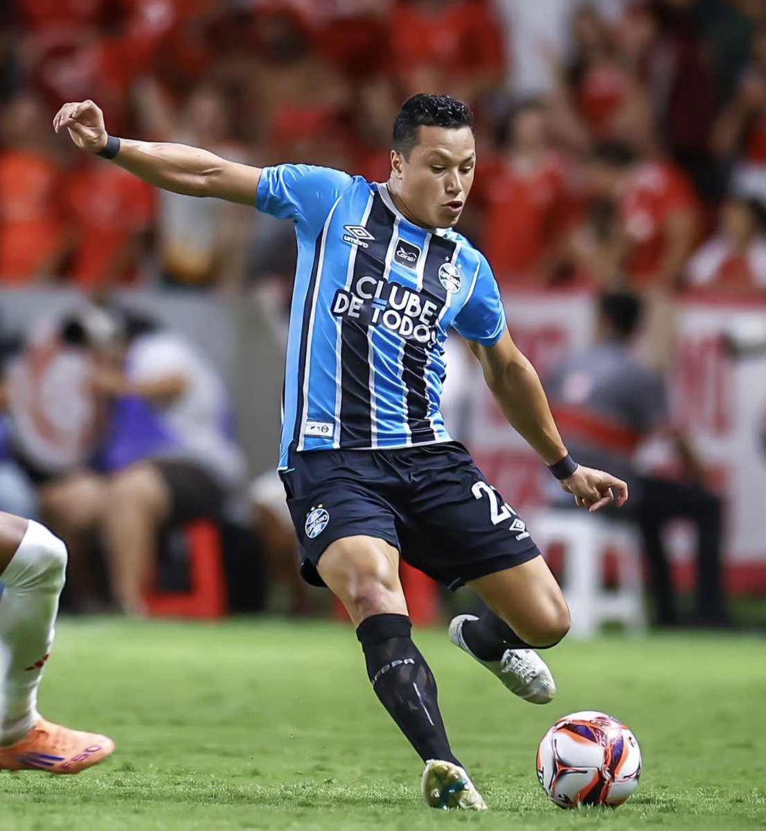 soccergfbpa's tweet image. “Parabéns, presidente. Comprou cedo a arbitragem neste início de ano.”

- Marlon, lateral do Grêmio, direcionado a Alessandro Barcellos, presidente do rival, na zona mista do Beira-Rio, logo após o apito final.

📸 Lucas Uebel/Grêmio FBPA