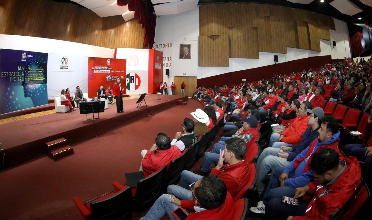Hoy, en el <a href="/priedomex/">Isa Rojas</a>, seguimos apostando por la capacitación constante, porque el priismo que se prepara es el que está listo para los retos de hoy y de mañana.
Estrategia digital, inteligencia artificial y mucha convicción para comunicar mejor y conectar con las nuevas