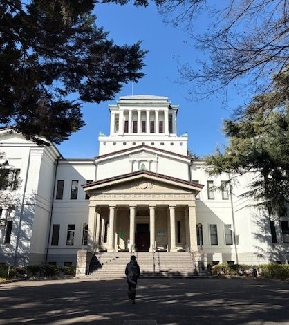 nippa_h's tweet photo. 横浜北部地域の県立学校（高校・特別支援学校）生徒のアートの発表「大倉山記念館フェスタ」。ホールでの「高校生ミュージック」は立ち見が出るほどの盛況でした。ちょうど大倉山の梅林も、文化部の生徒たちを応援しているかのような花見頃でした。 https://t.co/6InvwbZf8b
