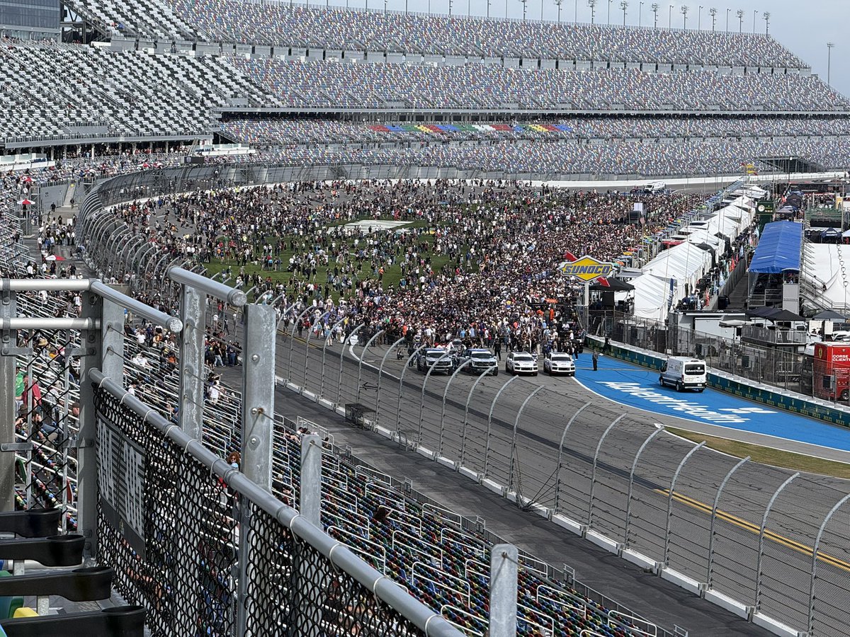 Christopher Huntsman tweet media