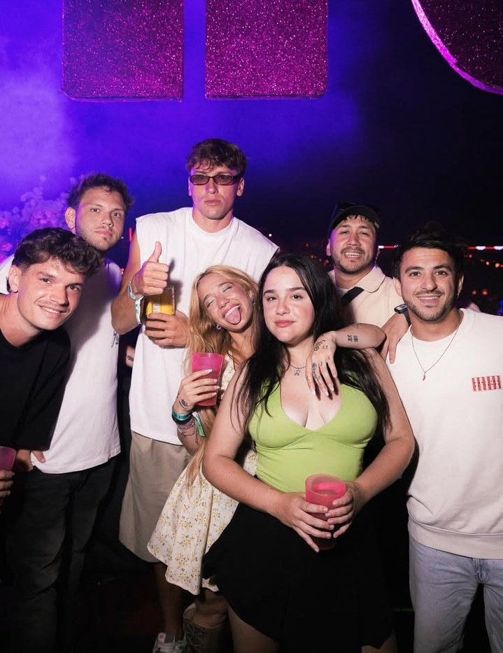 TraductorTeAma's tweet image. Le ex legisladora comunista Ofelia Fernández disfrutó de su fin de semana con otros kukardos. 

Pésima política ojalá nunca vuelva al sector público.