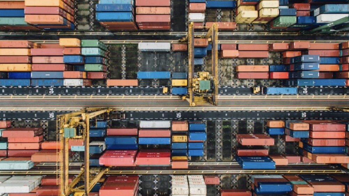 柬美关税新政效应显著：美国对柬出口同比激增96%，能源产品领涨】 近日，柬埔寨美国商会主席Casey Barnett表示，自柬美新关税政策实施以来，美国 对柬埔寨出口额同比增长96%，出口产品种类新增54种，双边贸易往来实现大幅提升。 #投资柬埔寨##柬埔寨经济# 👉浏览全文点击 ...