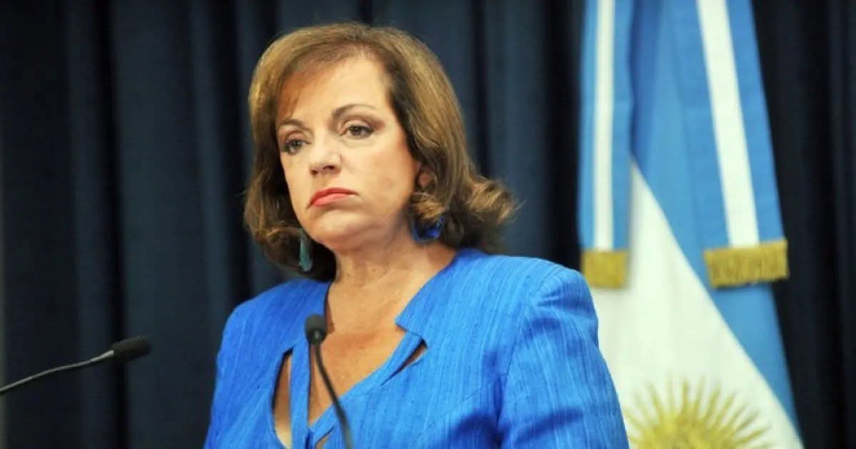 FALLO HISTÓRICO
La justicia condenó a Nilda Garré a pagar 21 millones de pesos por los bloqueos a Clarín y Olé.
Que esta condena sienta jurisprudencia para otros funcionarios poco útiles
LE HICIERON PRECIO
