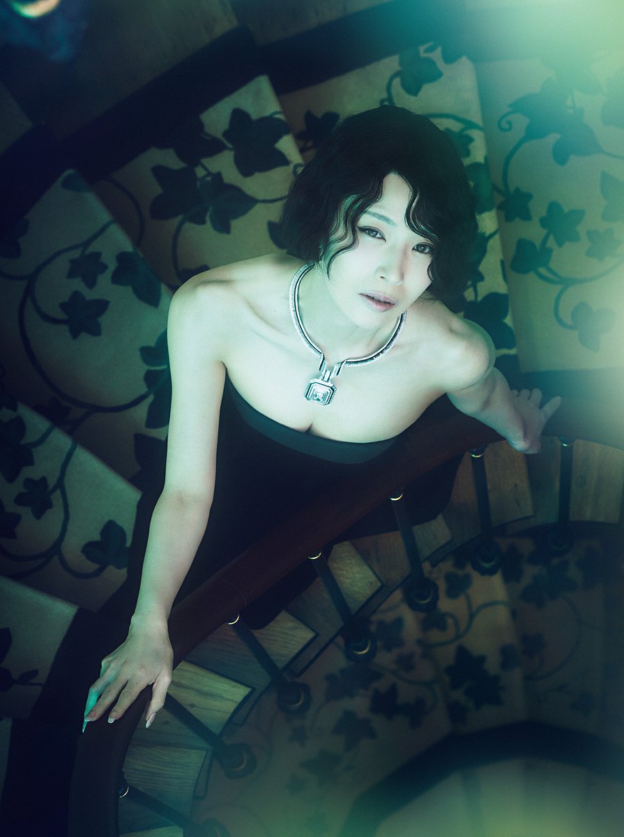 音楽家の #椎名林檎 が1月28日（水）発売の『#NuméroTOKYO』3月号特別版カバーに初登場。

撮影の舞台はパリ・ヴァンドーム広場に佇むブシュロン本店。ブシュロンの新作ハイジュエリーを纏い、唯一無二の魅力で夢の世界へと誘います。 <a href="/Nekoyanagi_Line/">SR猫柳本線　椎名林檎・東京事変オフィシャル</a> 
numero.jp/news-20260126-…