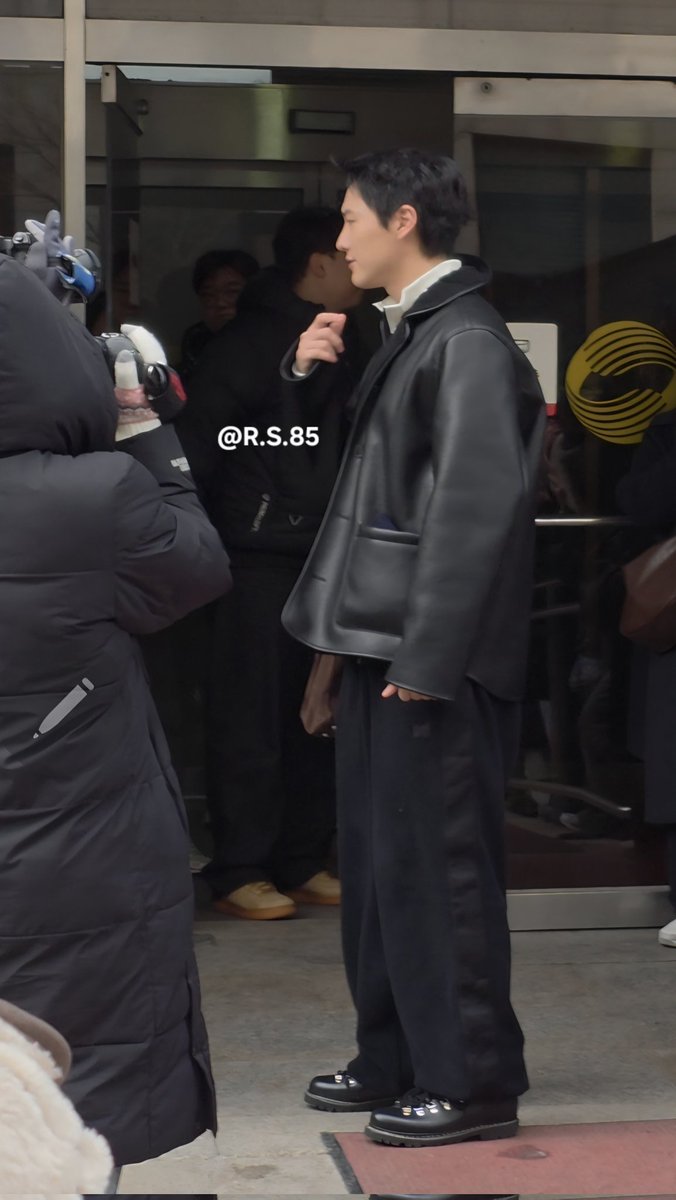 260126 불후의 명곡 출근길 

오늘도 잘생김✨️  
오늘 각오: 선배님과 좋은 무대 보여드리고 가는거
새해 복 많이 받으라고 인사해줌🥰
점메추: 국밥

#WOODZ #우즈 #조승연