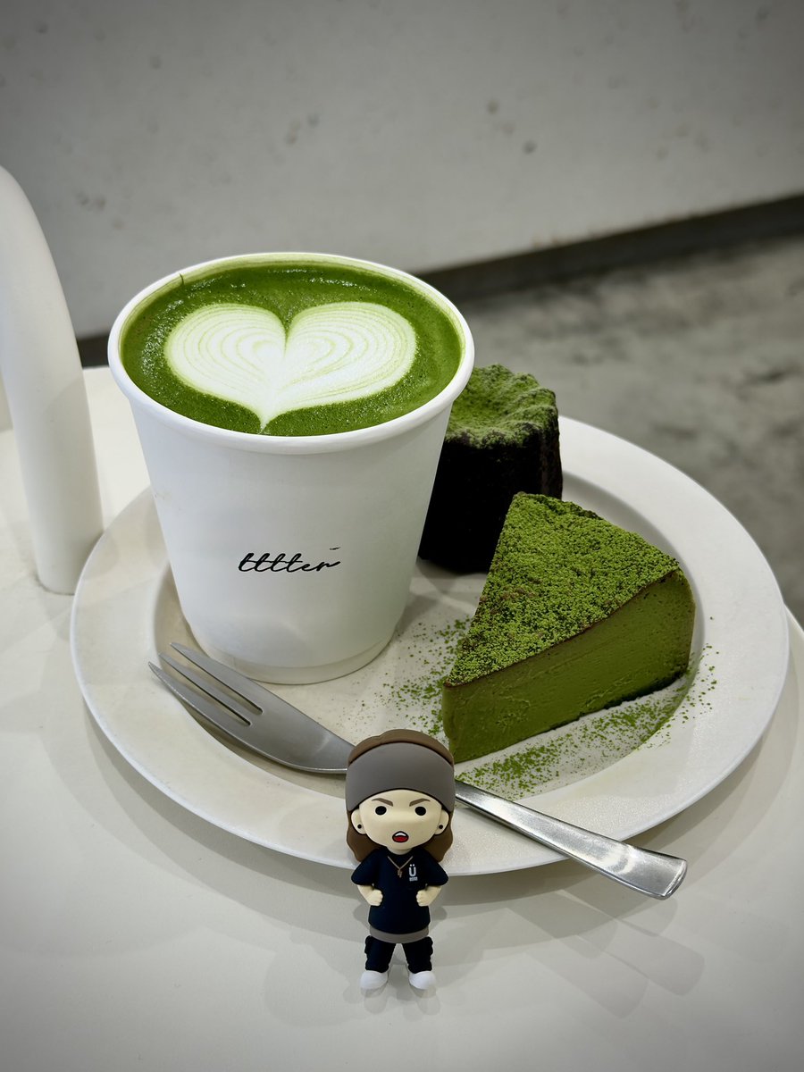 nyapi3995's tweet image. 月曜日こんにちわ☀️
歩いてると風が冷たくて寒いし、
水曜日くらいからまた寒波きて
雪が降るって予報が出てるから
雪国の方は気を付けて下さい😭

今日のカフェ活☕️
抹茶のバスチーとカヌレ🍵
抹茶バスチーとカヌレがたまらない🥺!
ラテは甘さはなく濃くて本格的だが
めっちゃ飲みやすくて美味しい🤤!