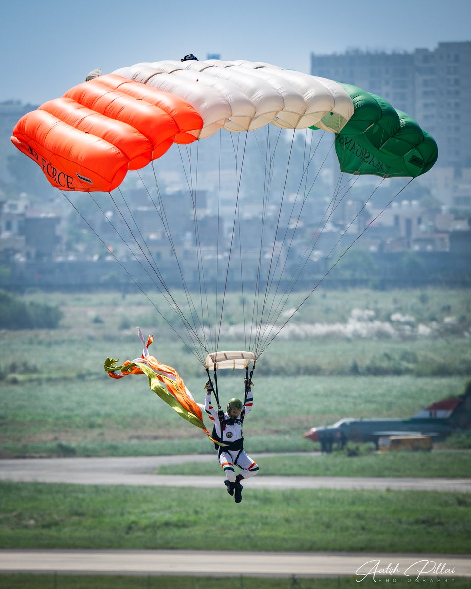 Aatish Pillai tweet media