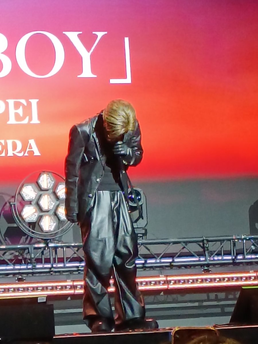 🚀ファンミ🚀
写真撮影OKの時
「俺チャック開いてない？」
と自分でチェックしてる瞬間🤭

#ロッキーの宇宙旅行 #岩田剛典 #SPACECOWBOY
#SPACECOWBOYin台北