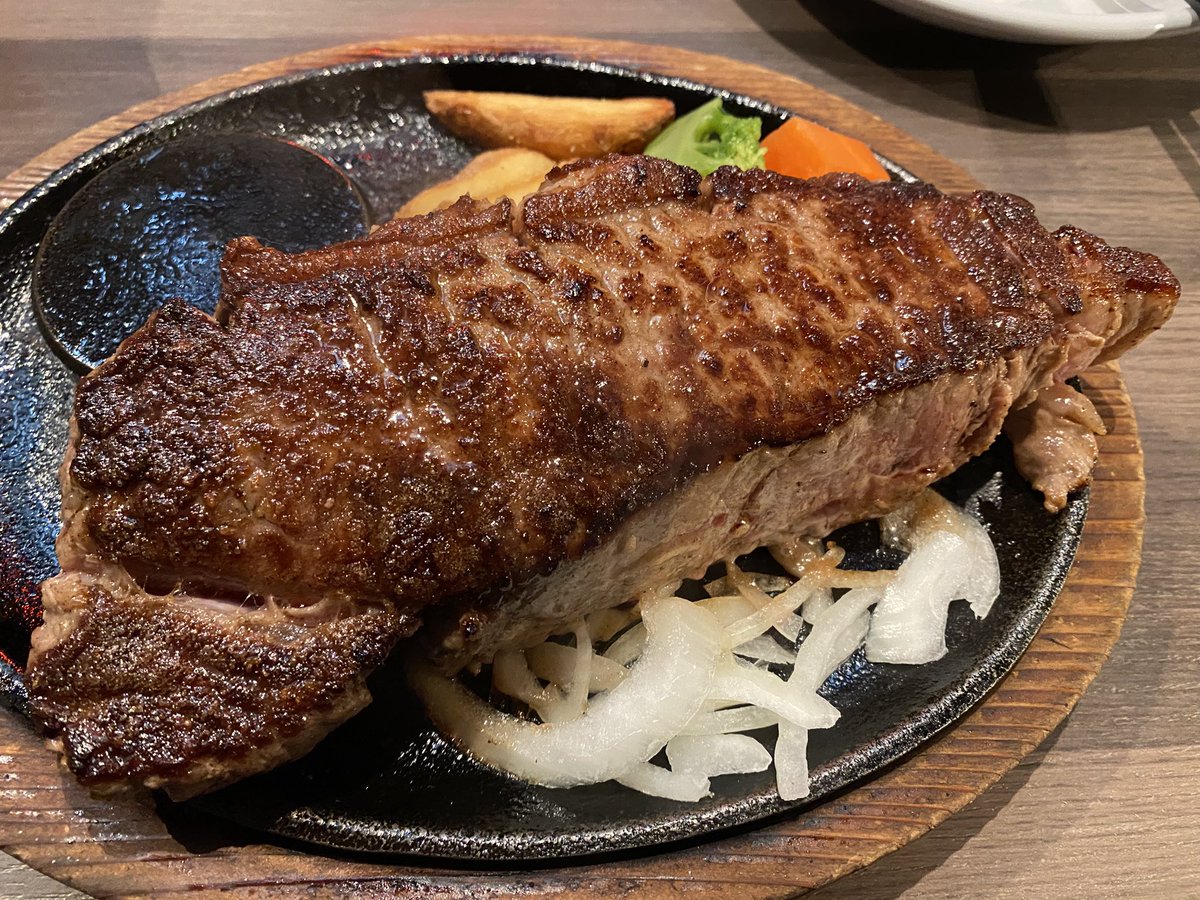 yokosumeragi's tweet photo. こないだ誕生日近いのでお肉食べました
久しぶりにお腹パンパンになるぐらい肉食べた！ https://t.co/Giop2jpenN