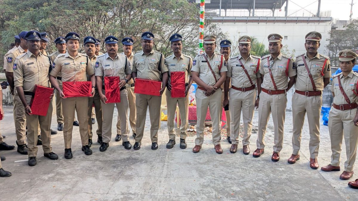 Good Morning, Today We have Celebrated 77th Republic Day and On this Occasion SHO Malakpet Sri.P.Naresh Inspector of police distributed Appreciation Rewards to the Best performers of PS Malakpet.