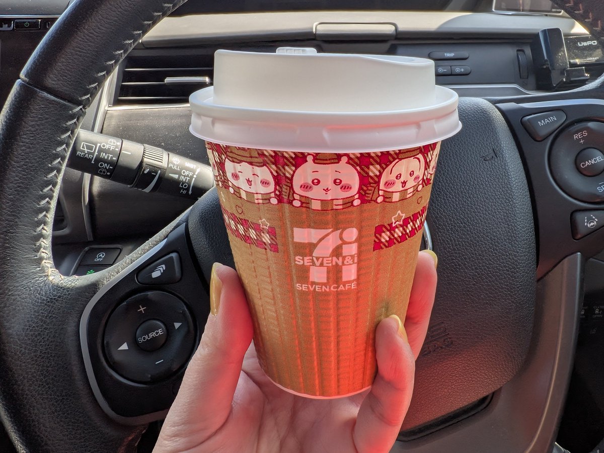 セブンの金のチーズハンバーグ、用事で遠くに来たらあってうれしい。
久しぶりのコーヒーもおいしい。
なんか、レジのおばちゃんと話しちゃった。たのしい。

ハンバーグは今度出かける時の「これでも食っとけ！」用です。