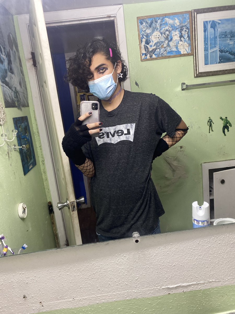 LeaIsTrans's tweet image. 