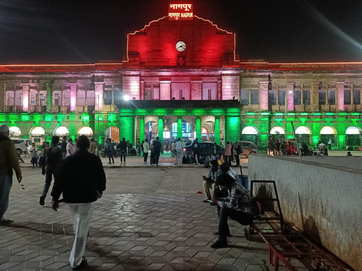 drmcrngp's tweet image. Nagpur Division Central Railway celebrates the 77th Republic Day.

Nagpur Railway Station illuminated in the national tricolours, symbolising unity, pride, and constitutional values.
#77thRepublicDay #CentralRailway #Tricolour