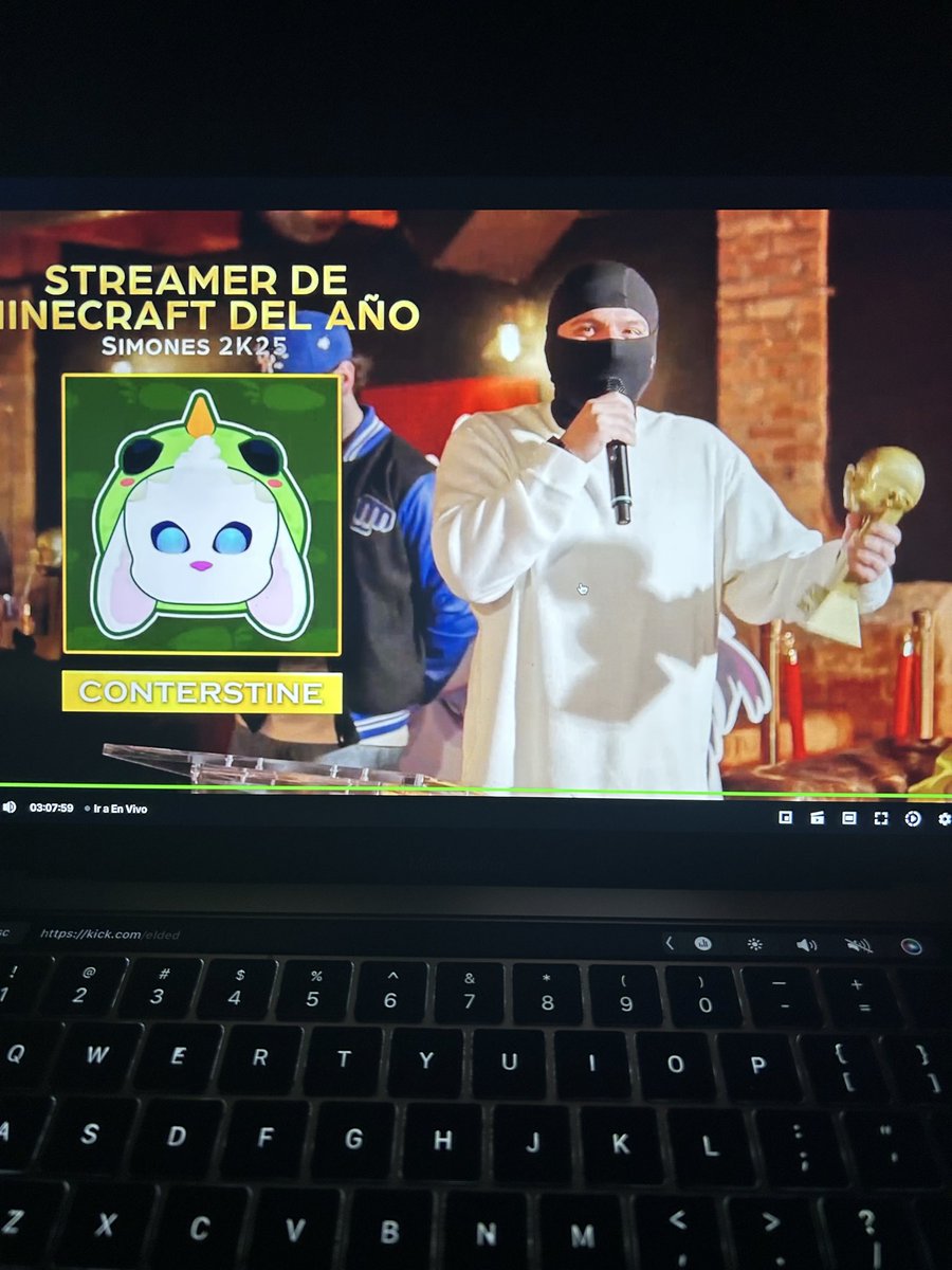 1Mxrcoss tweet media