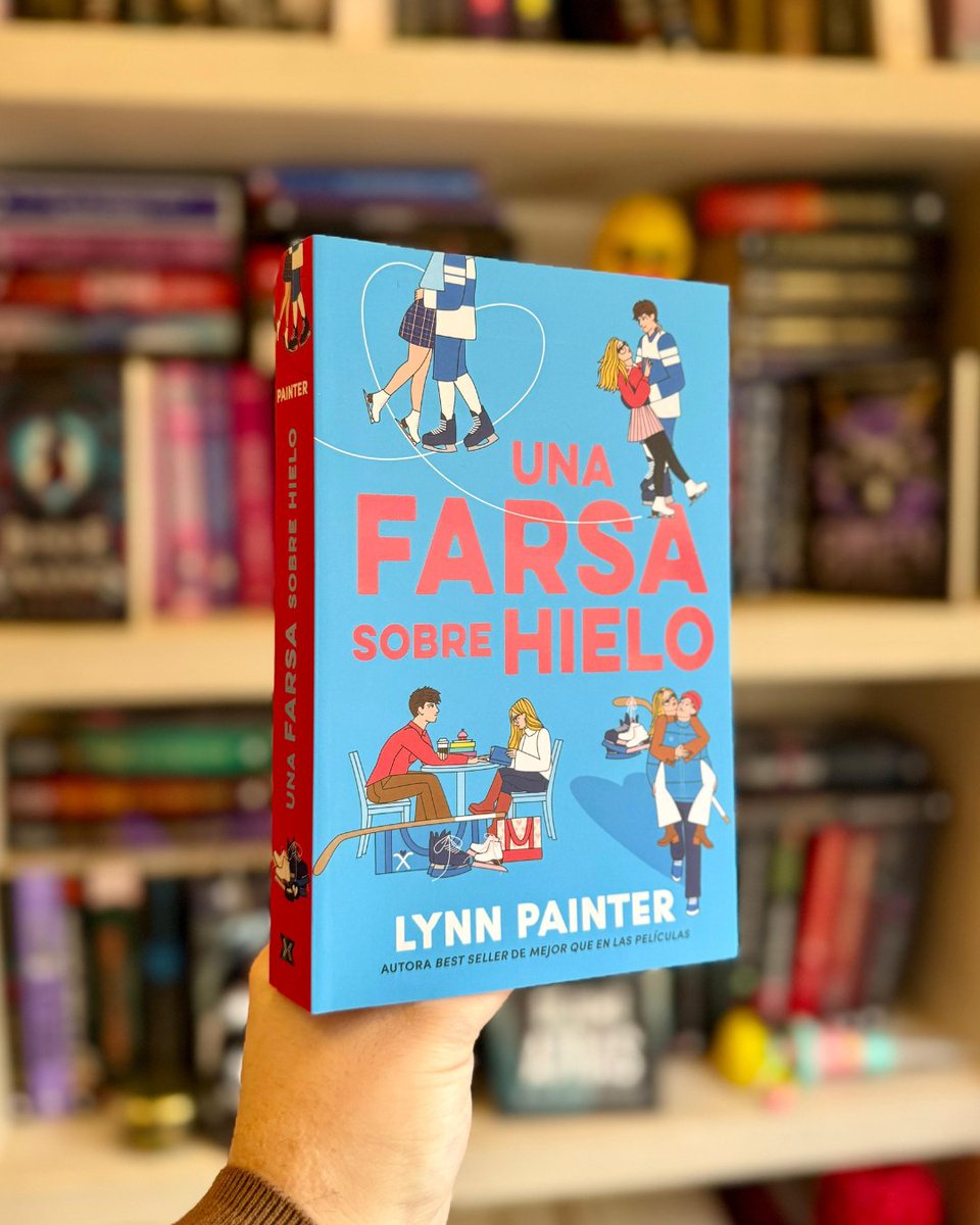 ¡La semana que viene llega #UnaFarsaSobreHielo! ⛸️🏒🥅

El 3 de febrero sale a la venta la nueva novela de <a href="/LAPainter/">Lynn Painter (Taylor's version)</a>, autora best seller de #MejorQueEnLasPelículas.🧊💙

¿Ya tenéis reservado vuestro ejemplar en preventa?❄️

✒️Traducción de <a href="/respfrases/">Leire García-Pascual</a>.