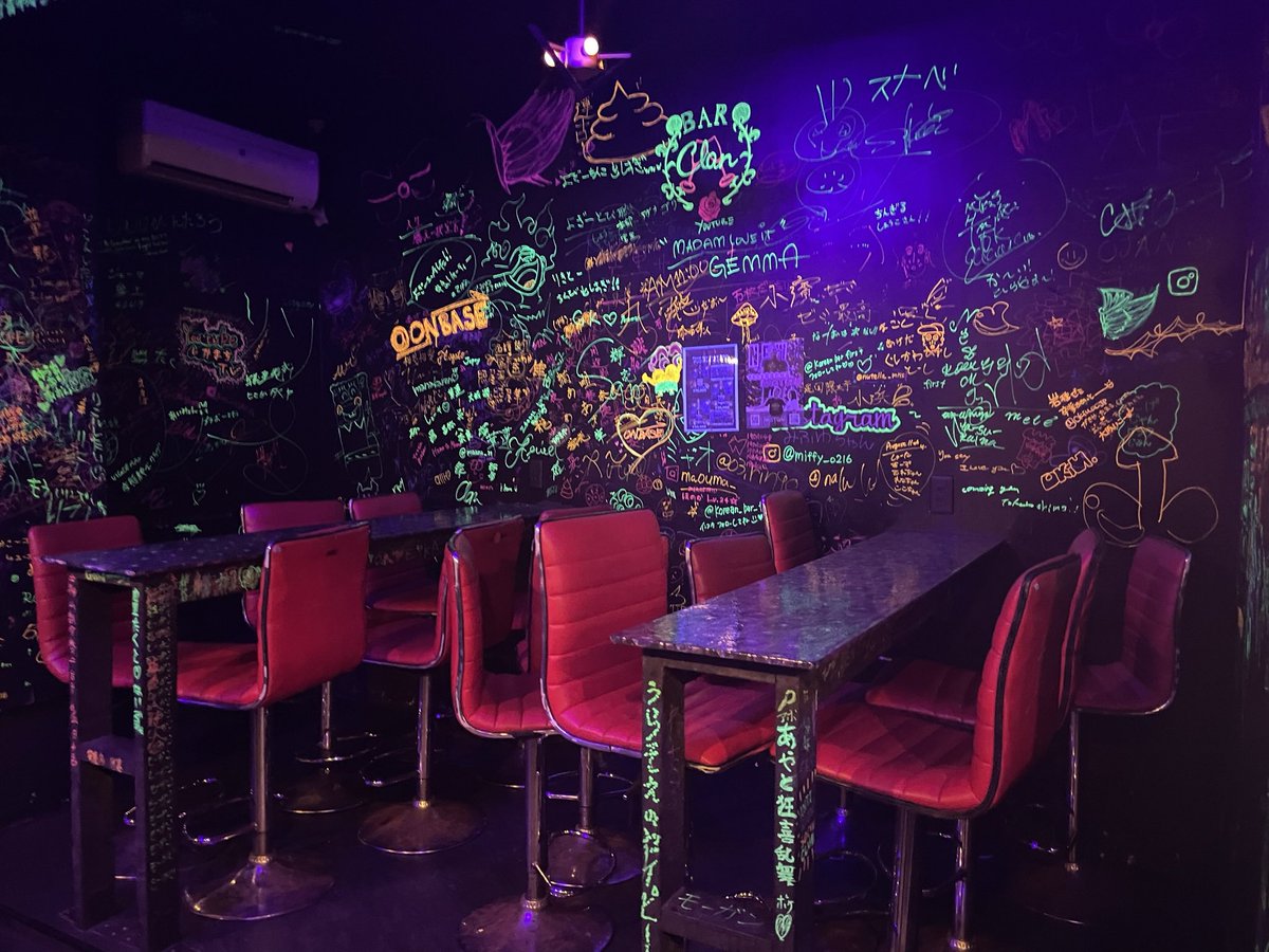 19_o6's tweet photo. 沖縄市BARで働きたい人急募🈁
落書きBAR Food BARです✌️

時給 未経験¥1,100~
ドリンクバック 
シャンパンバック
呼びバック あり。 気になる方DM👀 https://t.co/kvmjAJ3kr3
