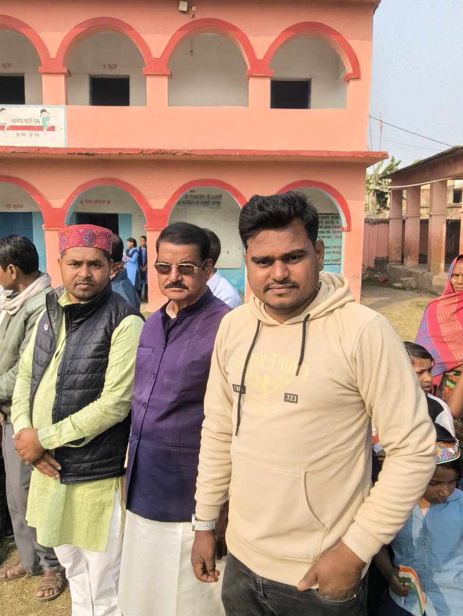 NOUSHAD60093684's tweet photo. हक़, कर्तव्य और सम्मान
परबतयही है हमारे गणतंत्र की जान
#HappyRepublicDay2026 
#77thRepublicDay https://t.co/3w5wlfaEIM