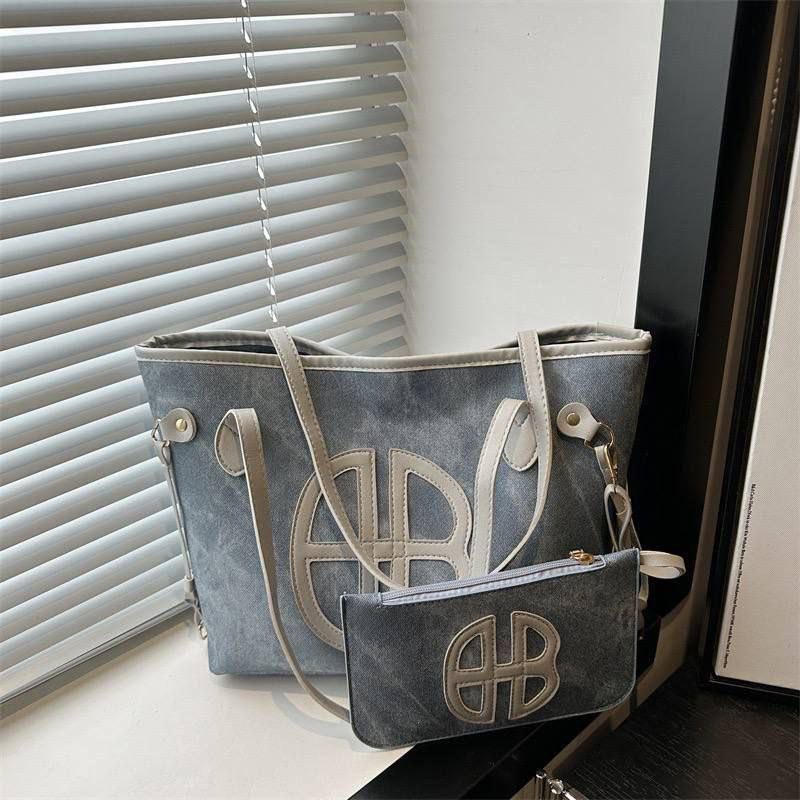 deedeesdecor's tweet photo. Two-in-one bd bags available for just ₦10,000 each https://t.co/v2vBS6dRUl