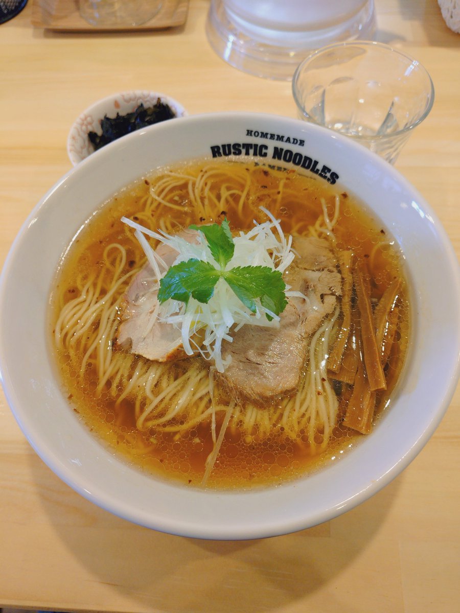 n2RNUTGxqt33py2's tweet image. Rustic Noodles@愛宕
汐そば、岩海苔

話題な新店に初🔰訪店🍜
ひと口…ふた口…ん？あれ
と感じましたが食べ進めるうちにどんどん美味しくなる😍‼️
結果想像していた味を越えてきたのにはテンション上がりました⤴️⤴️
数ヶ月後更に良くなる事を確信し再訪します☝️

ご馳走様でした🈵✨💯🙆
